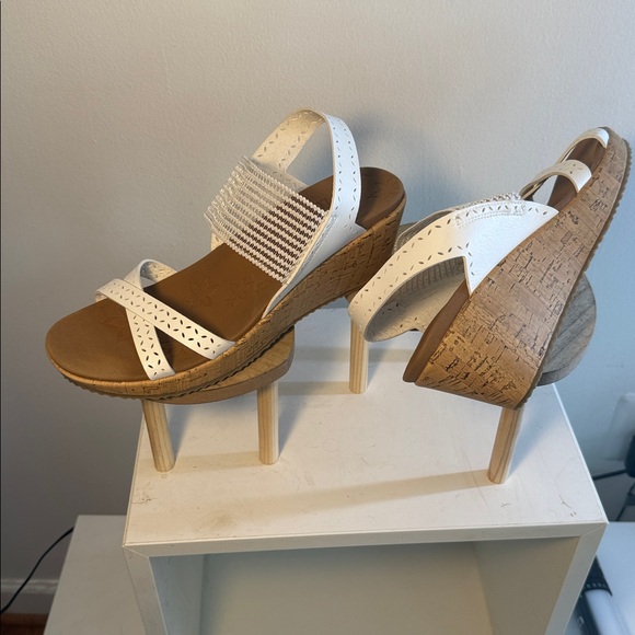 SKECHERS  WOMENS WHITE SANDALS SIZE 10 - Picture 8 of 16